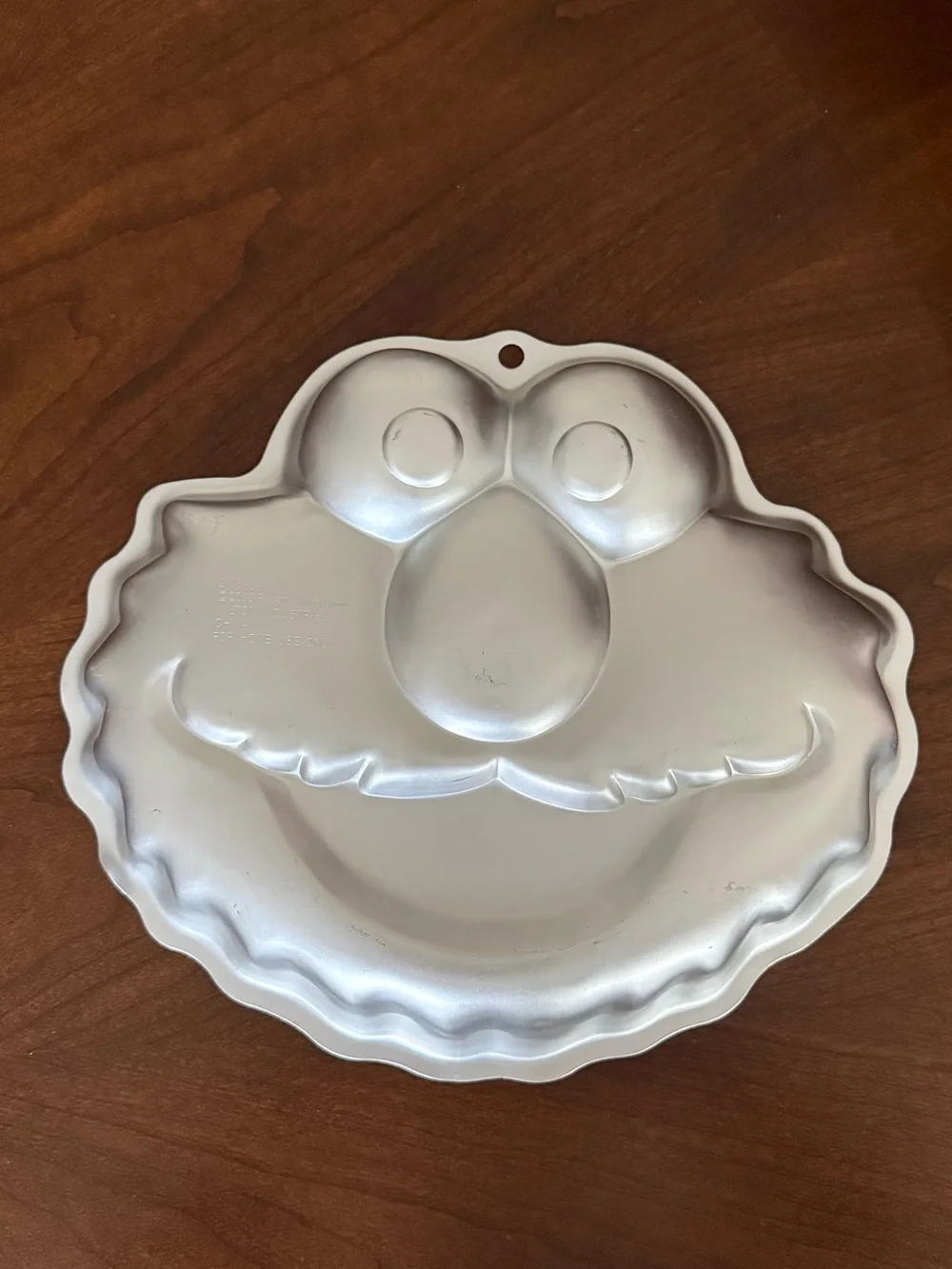 2002 Wilton Cake Pan Sesame Street Elmo Face (model 2105-3461)